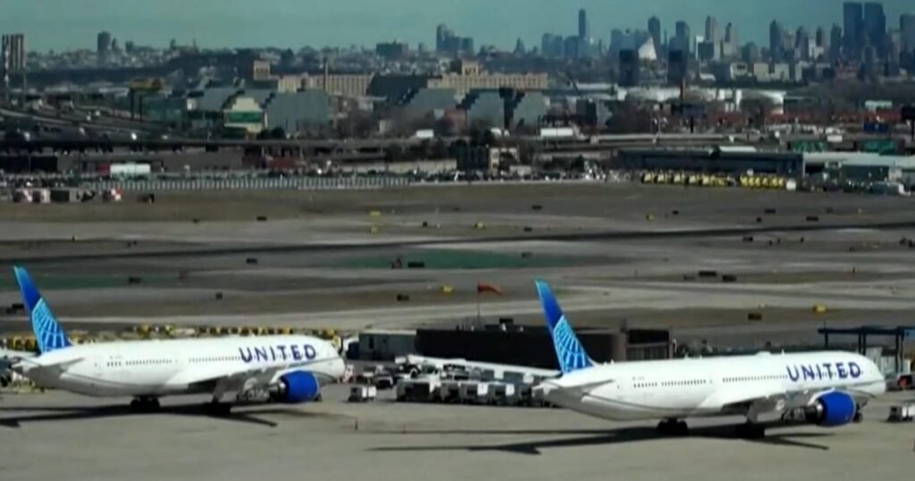 Air traffic control screens go dark at Newark’s airport in exclusive CBS News video