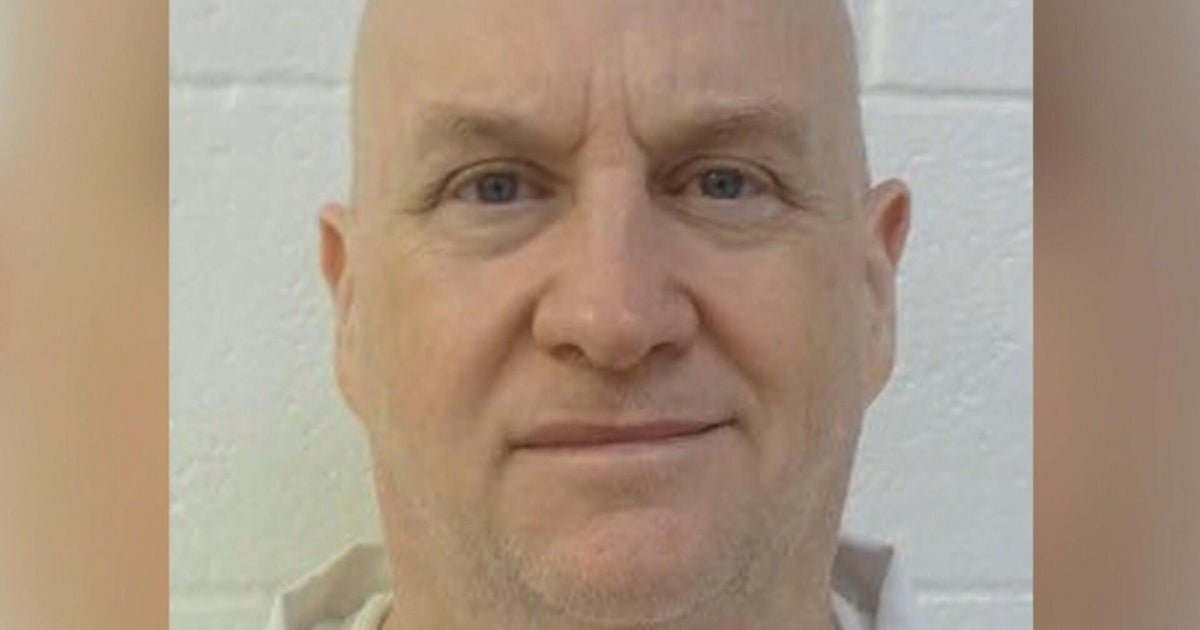 Arkansas town on edge after ex-police chief convicted of murder escapes prison
