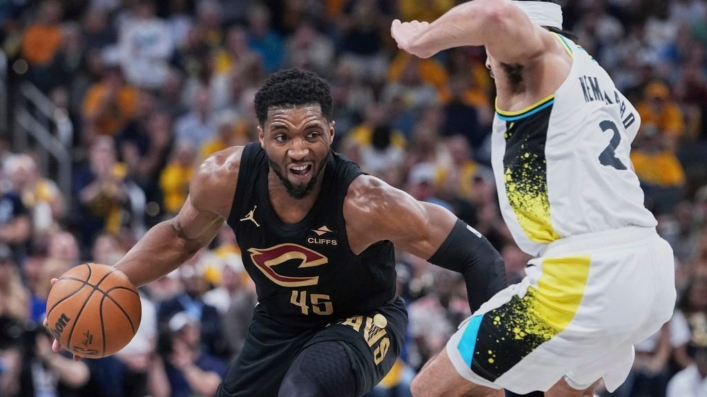 Cavs’ Mitchell doubtful to return with ankle injury