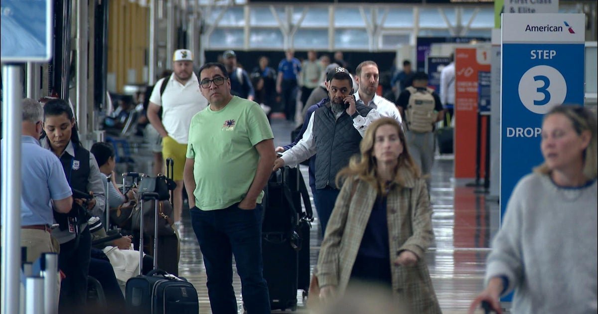 Crowded airports expected as Memorial Day travel kicks off