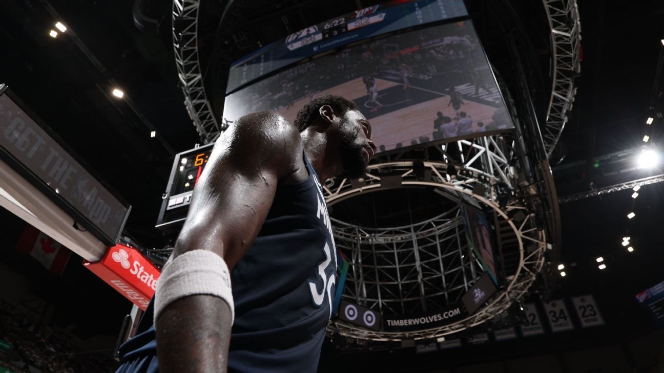 How Julius Randle’s dominance — and struggles — personify the Wolves’ teetering season