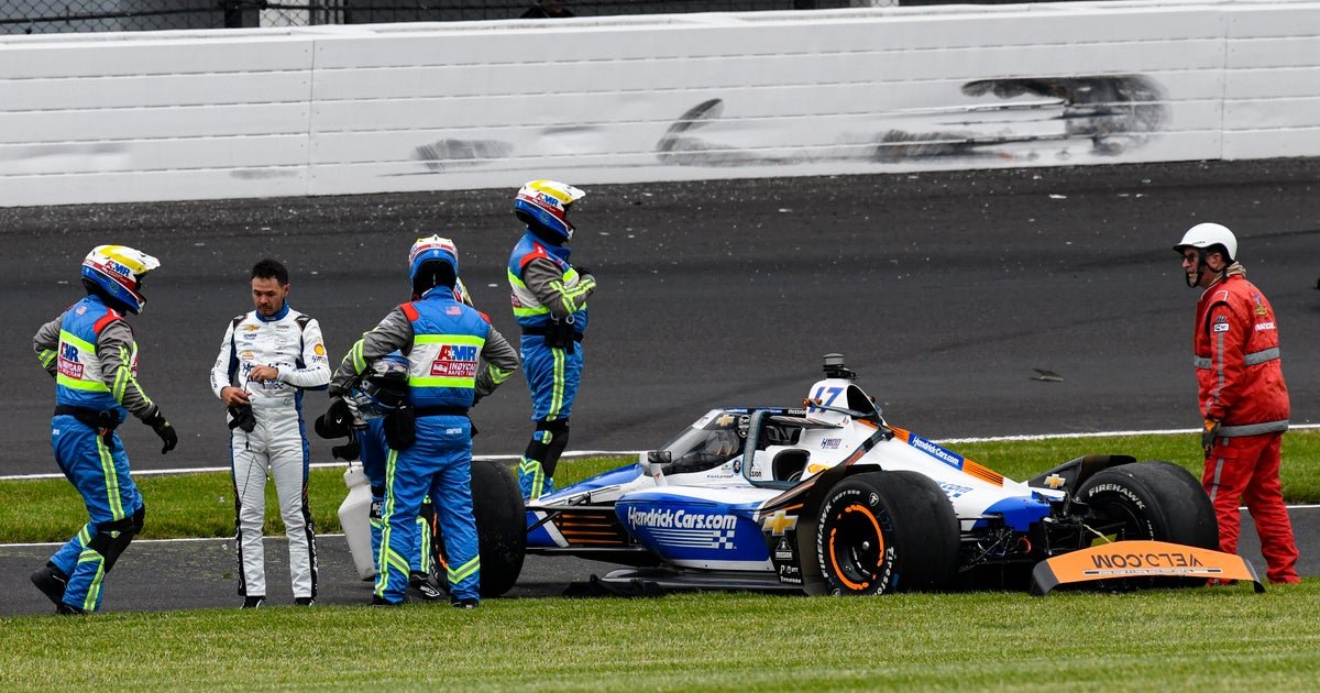 Kyle Larson crashes out of Indy 500, Ryan Hunter-Reay takes the lead after bizarre incidents