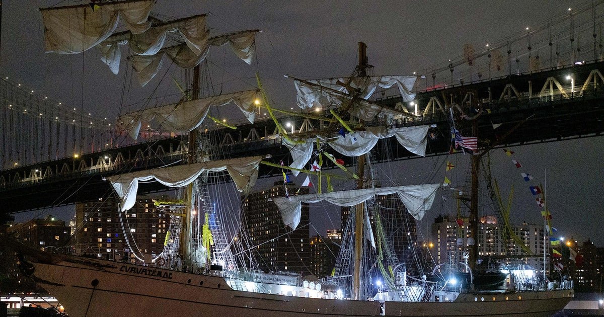 Mexican ship appeared to lose power before deadly crash into Brooklyn Bridge, NYPD says