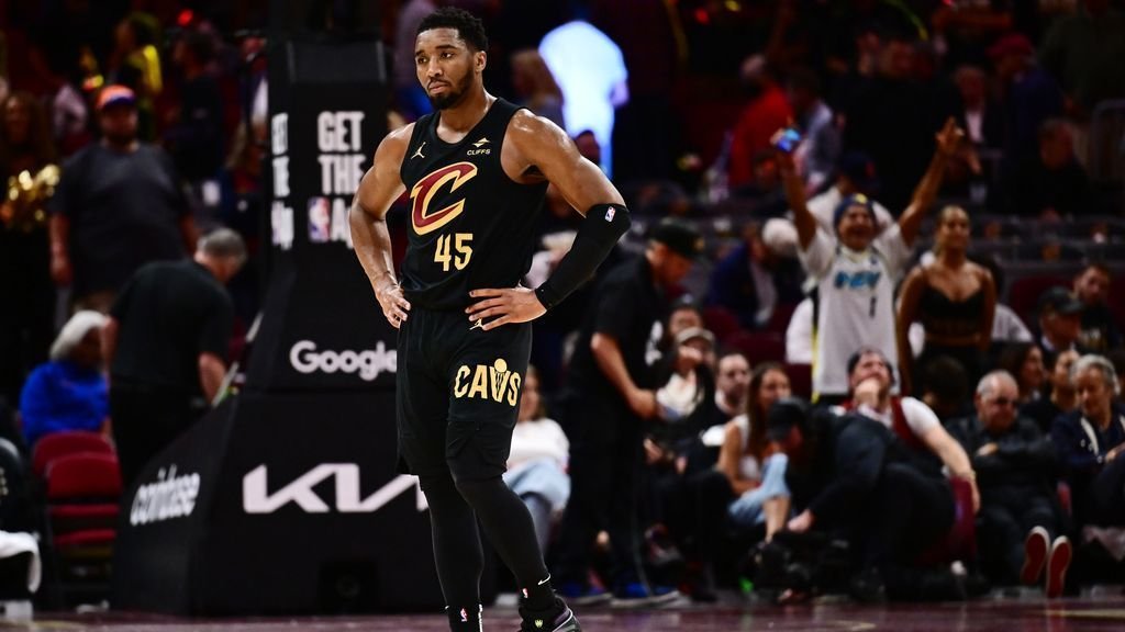 Mitchell can’t believe Cavs’ exit: ‘Let city down’