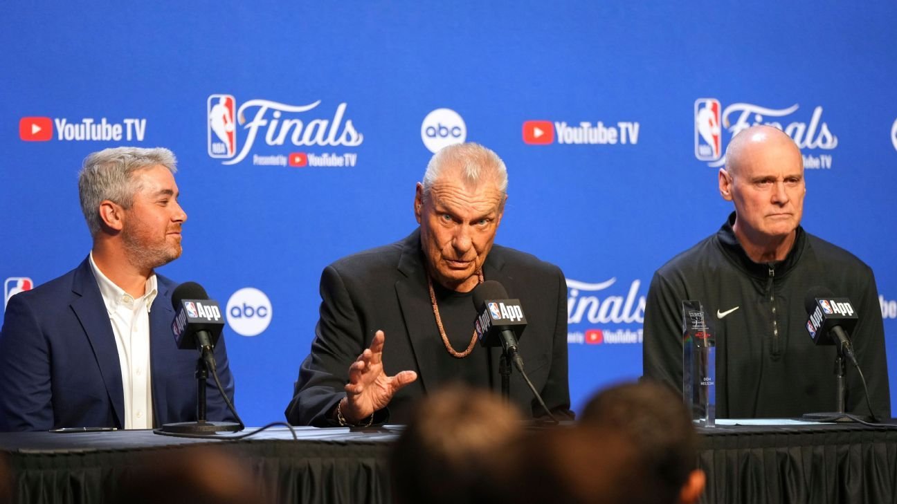 Don Nelson wears Luka’s shoes ‘in protest’ of trade
