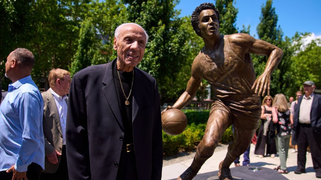 Hall of Famer Wilkens feted with statue in Seattle