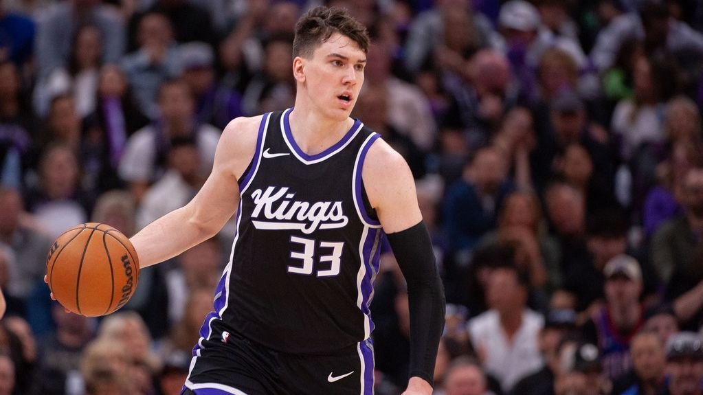 Sources: Lakers reach 2-year deal with LaRavia