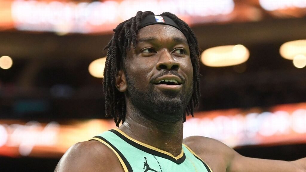 Sources: Suns acquire Hornets center Williams