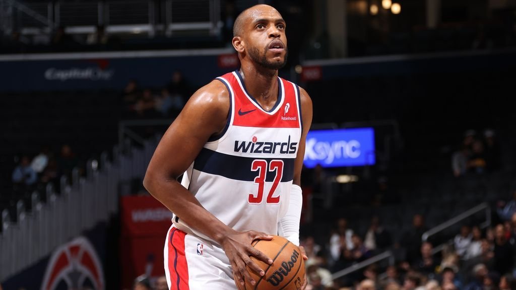 Sources: Wizards’ Middleton picks up .3M option