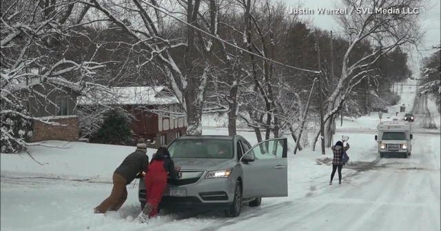 Storms across U.S. cause delays in Thanksgiving travel