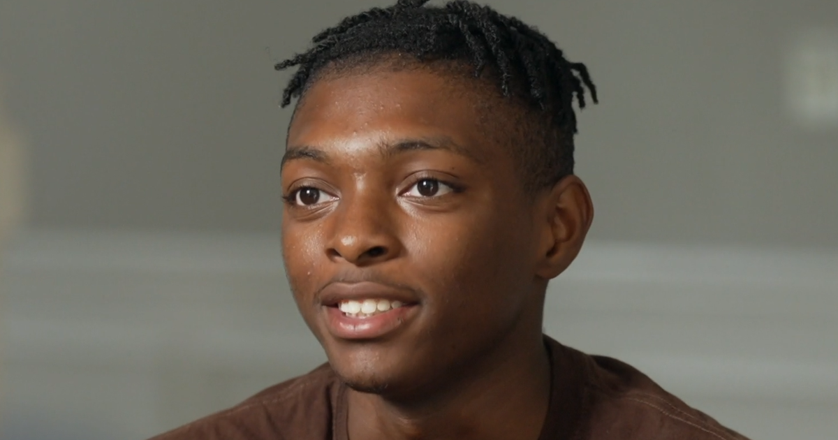 Teen jumps in to help Burger King coworkers on his graduation night and is rewarded with big donations
