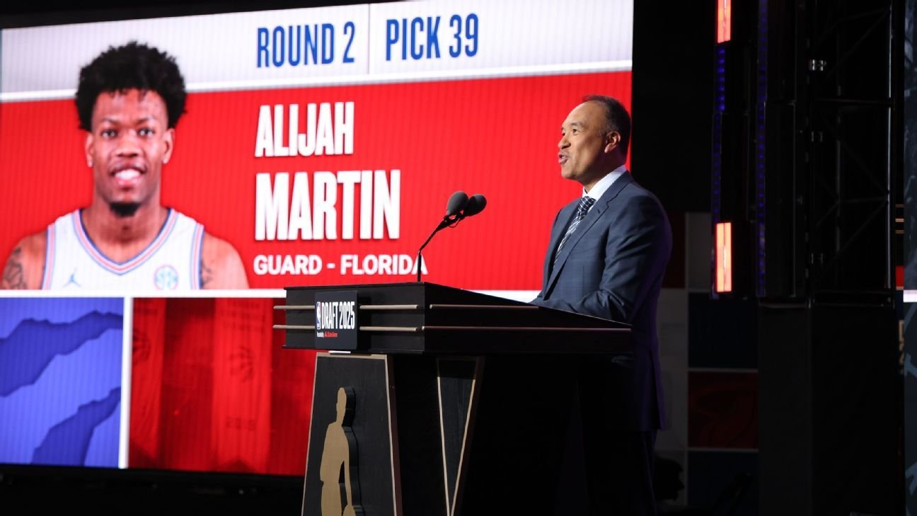 UF’s Martin to Toronto — this time with passport