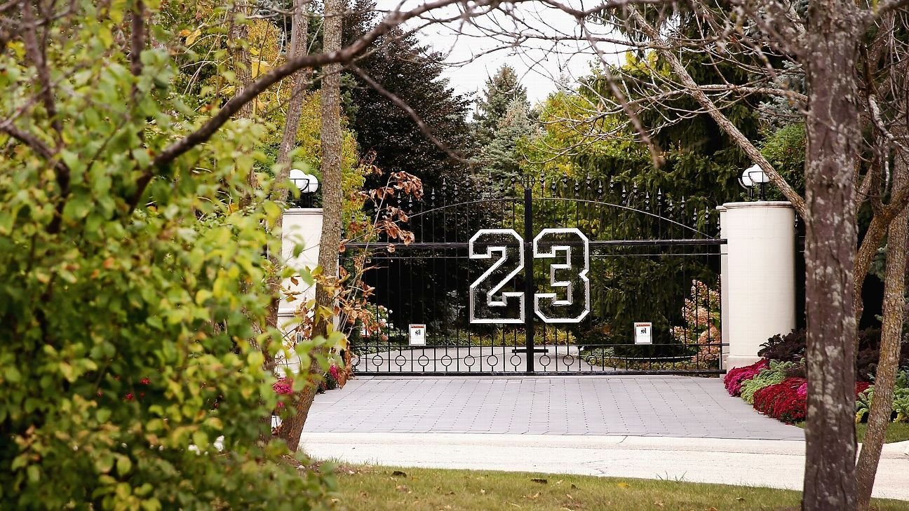 Live like a legend: Jordan’s former Chicago-area estate listed on Airbnb