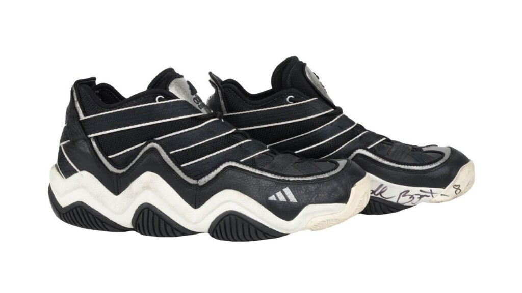 Sneakers from Kobe’s first start sell for 0K