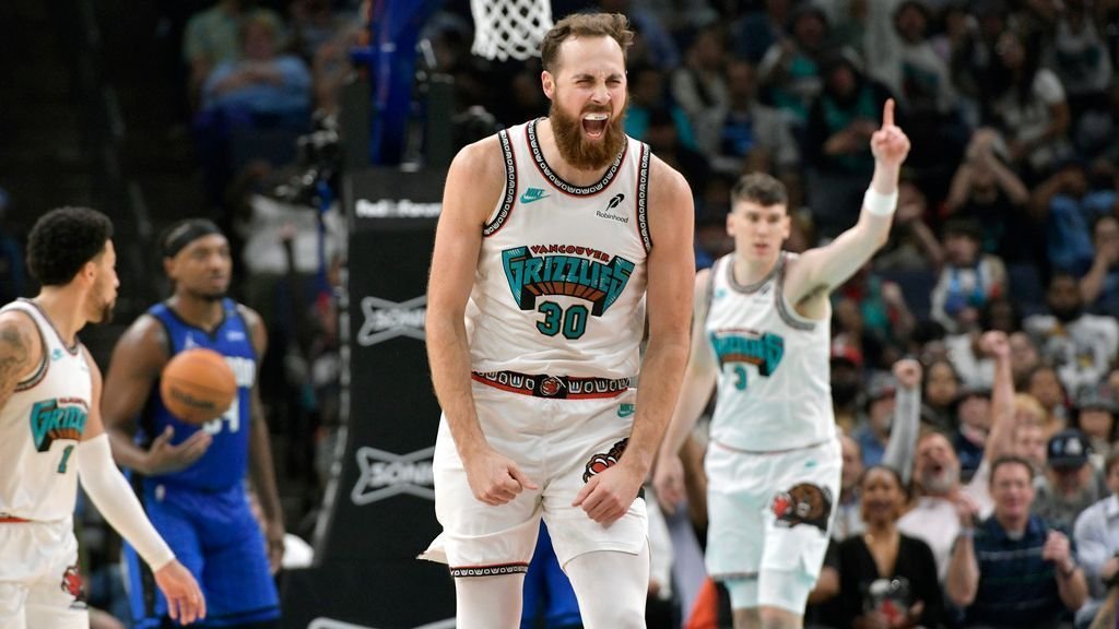 Sources: Grizzlies trading center Huff to Pacers