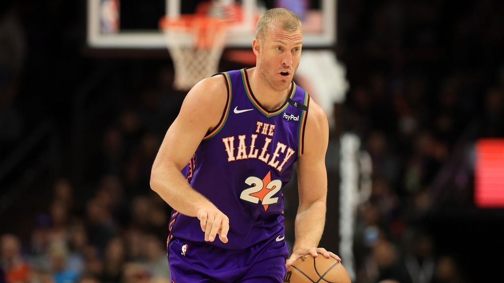 Sources: Hornets, Plumlee agree to 1-year deal