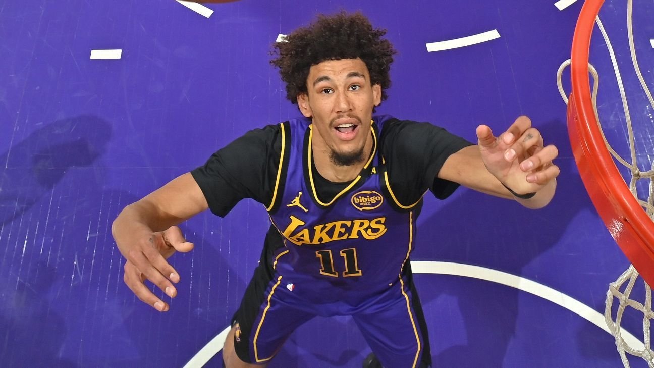 Sources: Lakers to re-sign Hayes on 1-year deal