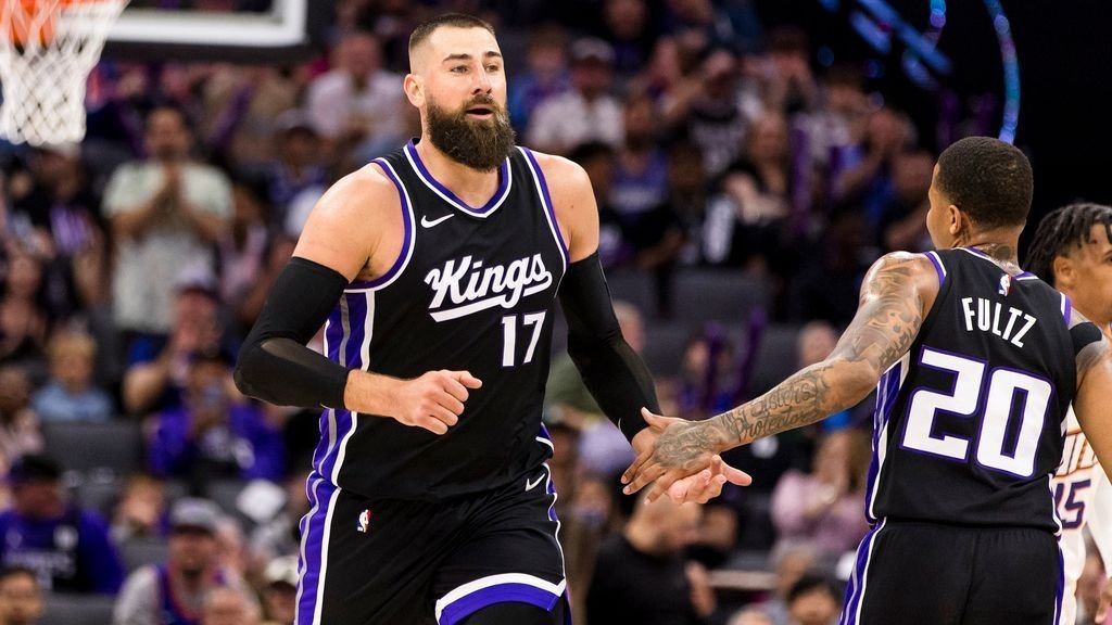Sources: Nuggets land C Valanciunas from Kings