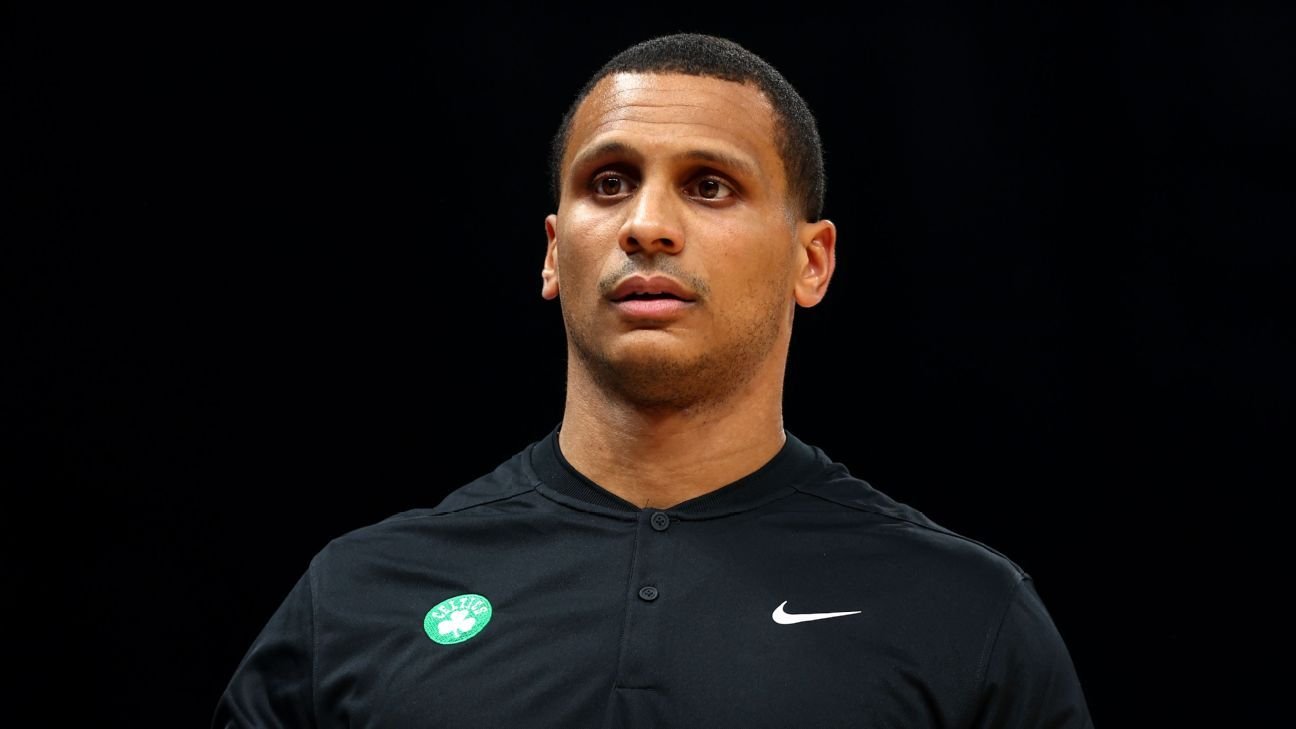 Celtics sign coach Mazzulla to multiyear extension