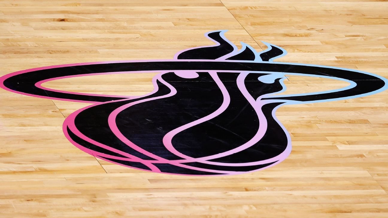 Security guard pleads guilty in Heat jersey theft